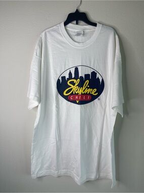 Skyline Chili Graphic T-Shirt Size XL White White Logo Graphic Tee - Men